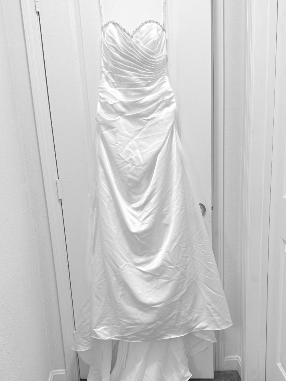 David’s Bridal stunning wedding dress; size 6; white; never worn; tags still on